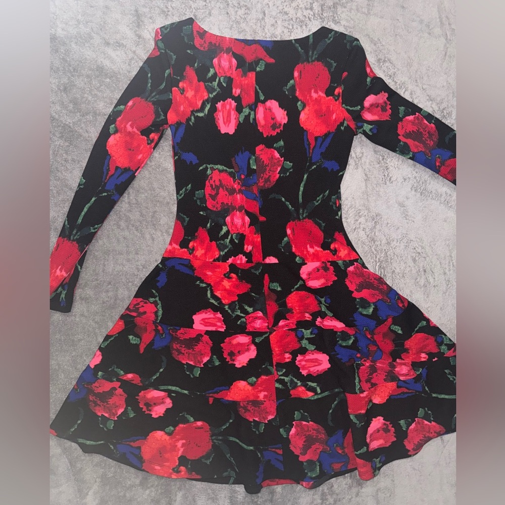 Ivanka Trump Size 6
Excellent condition